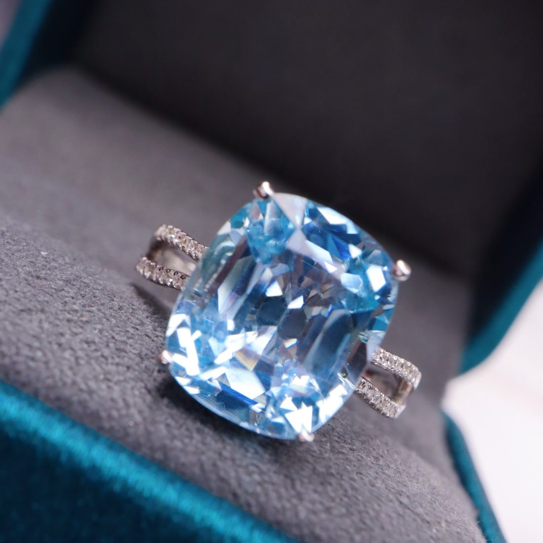 14k Gold 4.83 Ctw Natural Aquamarine & Diamond Ring - 2
