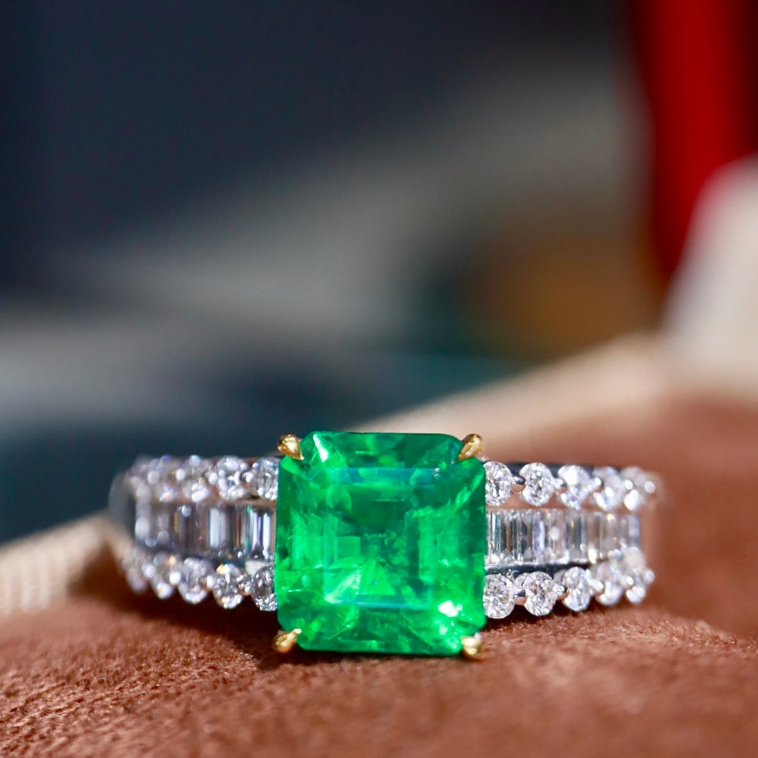 14k Gold 1.31 Ctw Natural Emerald & Diamond Ring: Ref:231156136 // gold content:14k gold // ring size:7. 25us // // main gemstone:emerald // shape:octagonal // carat weight:1. 0ct // color:green // treatment:natural // // adjacent gemstone 2 : diamon