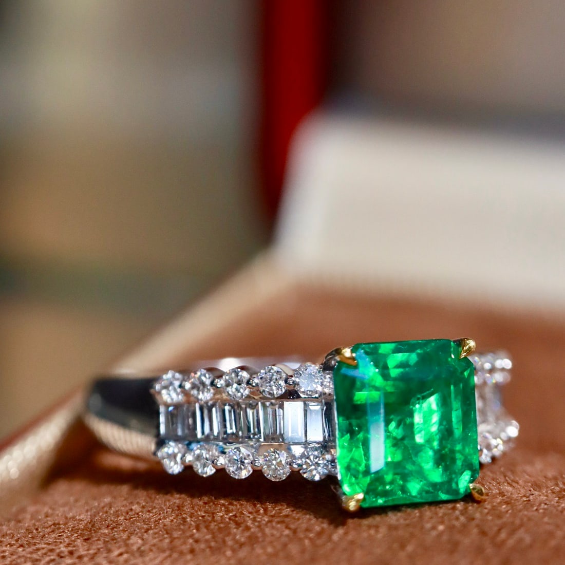 14k Gold 1.31 Ctw Natural Emerald & Diamond Ring - 2