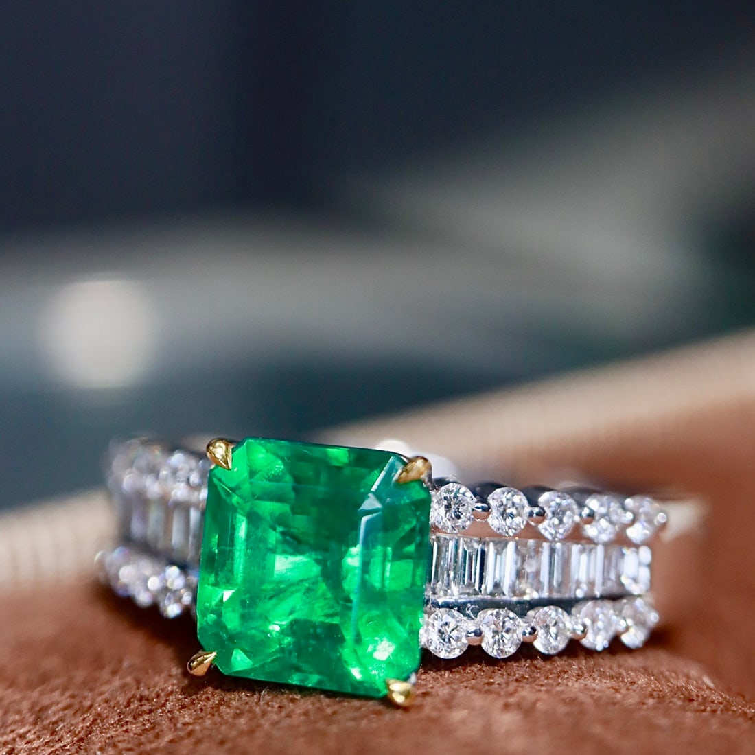14k Gold 1.31 Ctw Natural Emerald & Diamond Ring - 3