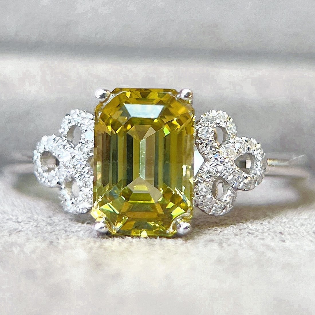 14k Gold 1.96 Ctw Natural Chrysoberyl & Diamond Ring: Ref:231156179 // gold content:14k gold // ring size:7. 25us // // main gemstone:chrysoberyl // shape:octagonal // carat weight:1. 85ct // color:yellow // treatment:natural // // adjacent gemstone 2 :