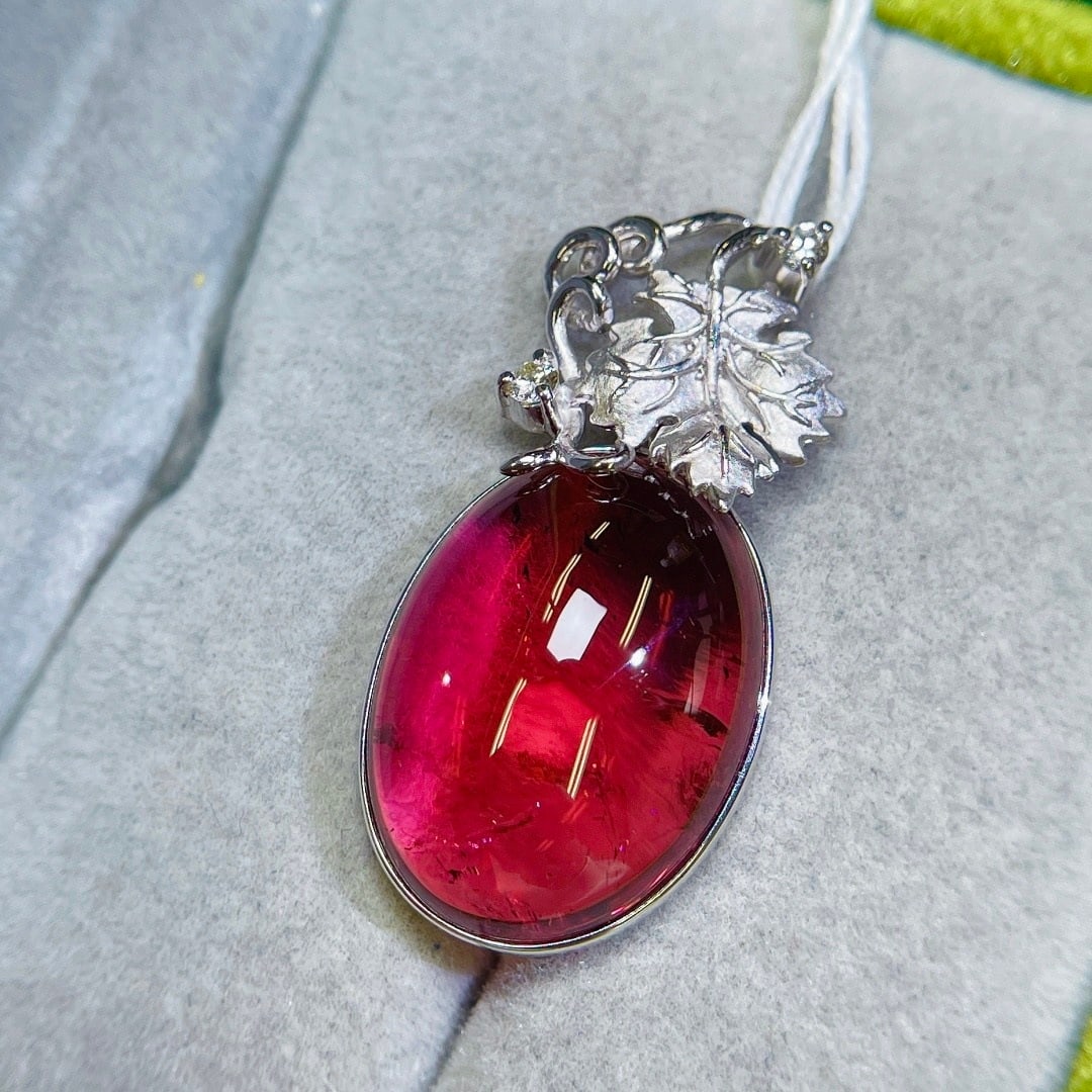 14k Gold 19.11 Ctw Natural Tourmaline & Diamond Pendant( Without Chain ): Ref:231156214 // gold content:14k gold // main gemstone:tourmaline // shape:oval // carat weight:19. 05ct // color:red // treatment:natural // // adjacent gemstone 2 : diamond // shape:round // carat