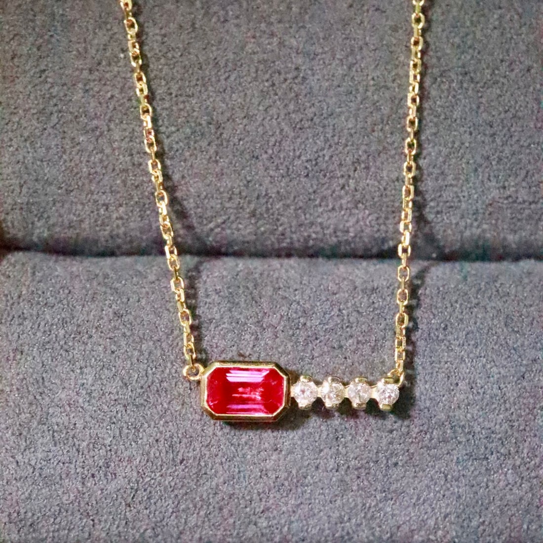 14k Gold 0.39 Ctw Natural Ruby & Diamond Necklace: Ref:231156217 // gold content:14k gold // main gemstone:ruby // shape:octagonal // carat weight:0. 35ct // color:red // treatment:natural // // adjacent gemstone 2 : diamond // shape:round // carat