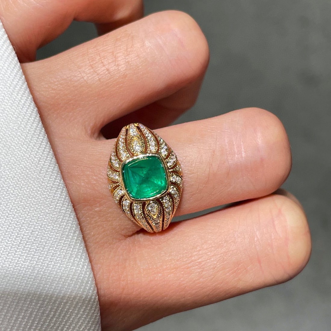 14k Gold 2 Ct Natural Emerald & Diamond Ring - 7