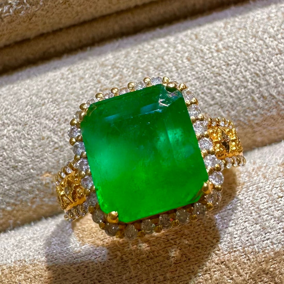 14k Gold 3.2 Ct Natural Emerald & Diamond Ring: Ref:231156220 // gold content:14k gold // ring size:7. 25us // // main gemstone:emerald // shape:octagonal // carat weight:3. 2ct // color:green // treatment:natural // // adjacent gemstone 2 : diamon