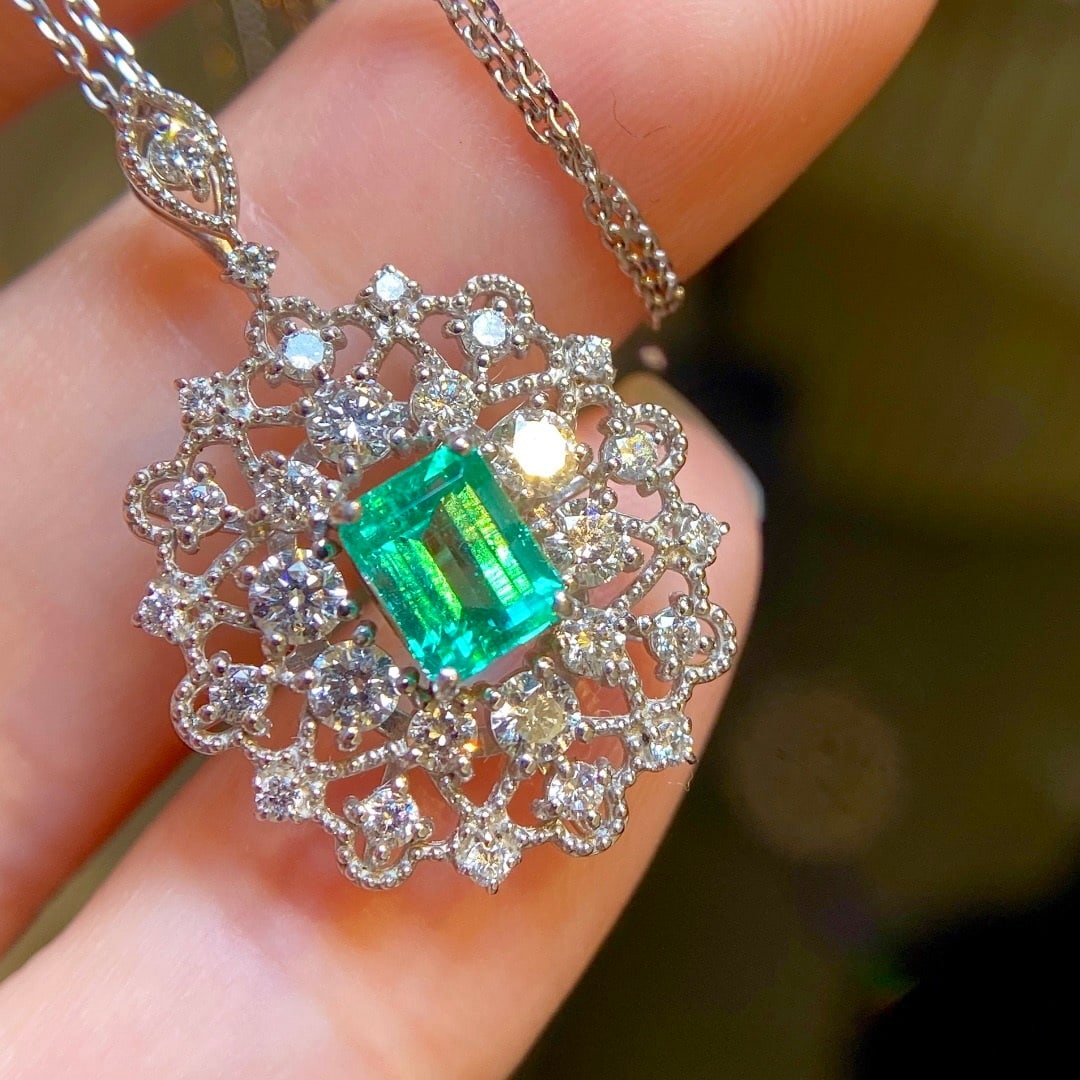 14k Gold 1.53 Ctw Natural Emerald & Diamond Pendant( Without Chain ): Ref:231156221 // gold content:14k gold // main gemstone:emerald // shape:octagonal // carat weight:0. 73ct // color:green // treatment:natural // // adjacent gemstone 2 : diamond // shape:round //