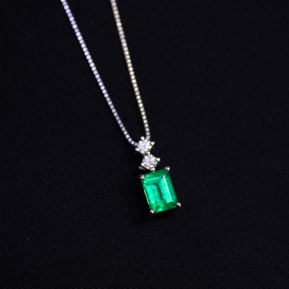 14k Gold 0.70 Ctw Natural Emerald & Diamond Necklace - 2