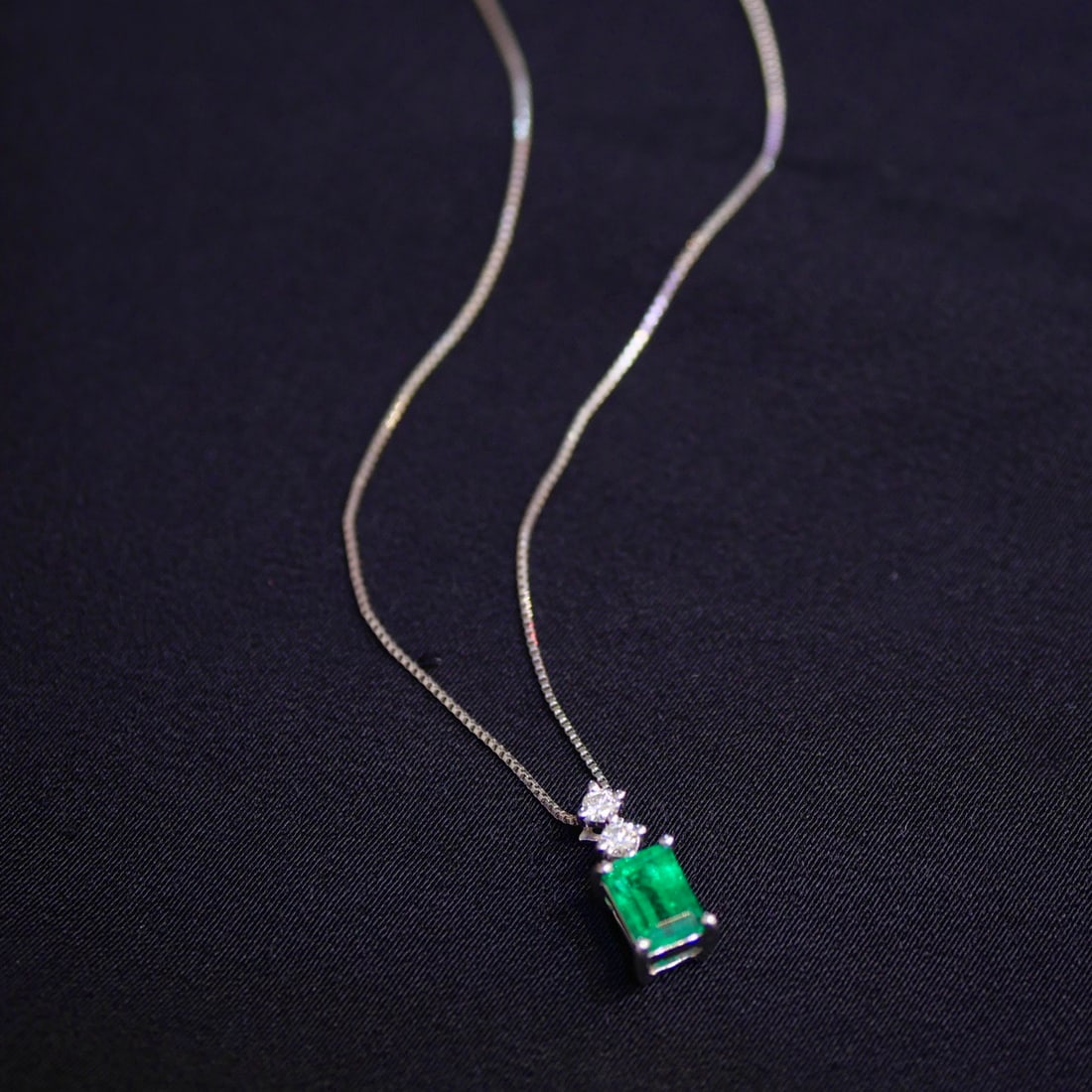 14k Gold 0.70 Ctw Natural Emerald & Diamond Necklace - 3