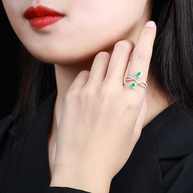 14k Gold 0.73 Ctw Natural Emerald & Diamond Ring - 5