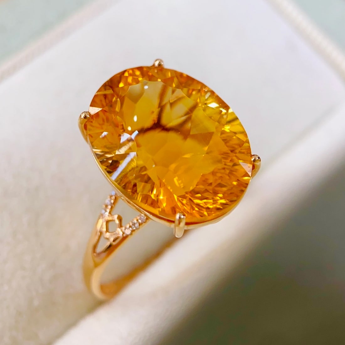 14k Gold 9.58 Ctw Natural Citrine & Diamond Ring: Ref:231156276 // gold content:14k gold // ring size:7. 25us // // main gemstone:citrine // shape:oval // carat weight:9. 55ct // color:yellow // treatment:natural // // adjacent gemstone 2 : diamond