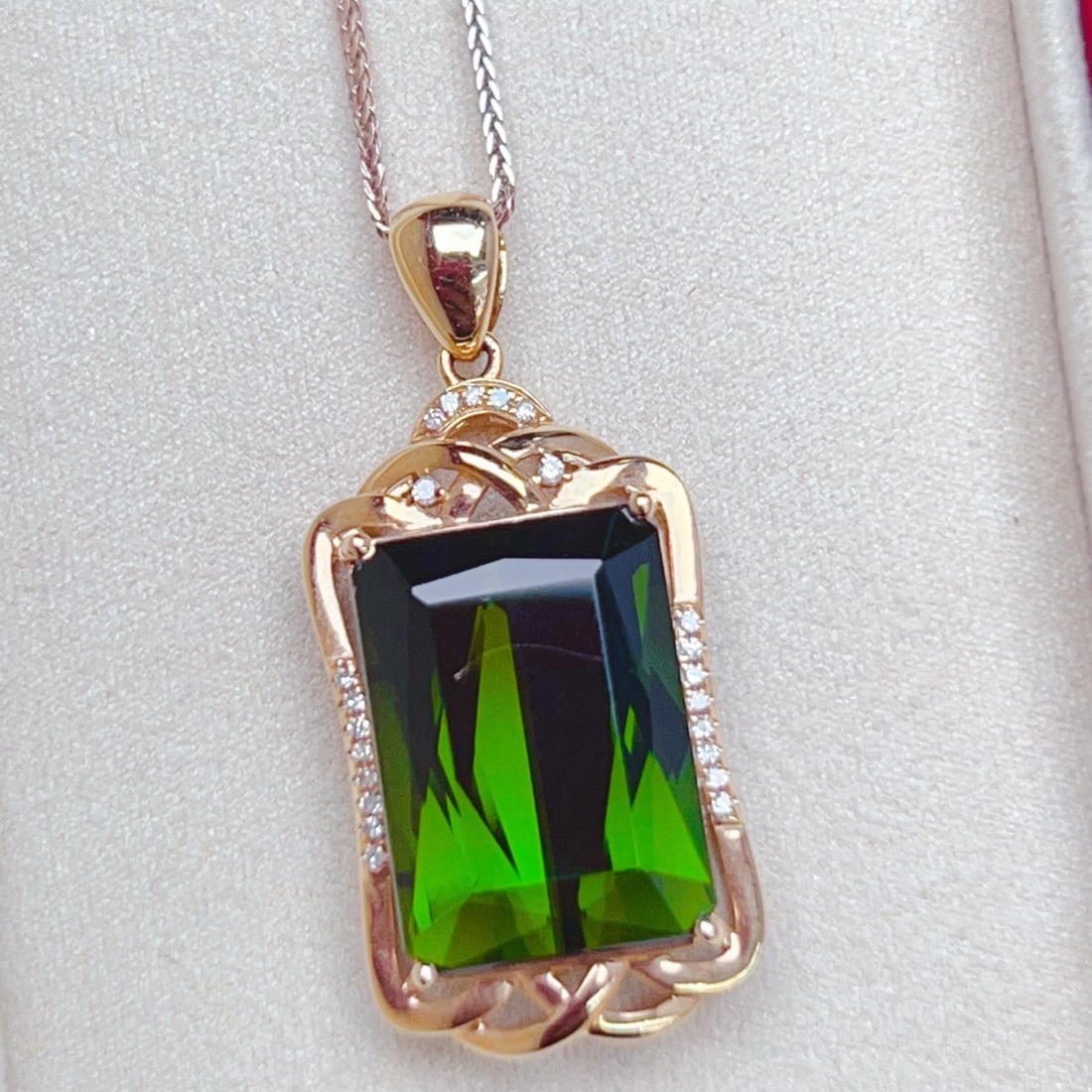 14k Gold 10.72 Ctw Natural Tourmaline & Diamond Pendant( Without Chain ): Ref:231156289 // gold content:14k gold // main gemstone:tourmaline // shape:octagonal // carat weight:10. 65ct // color:green // treatment:natural // // adjacent gemstone 2 : diamond // number of ston