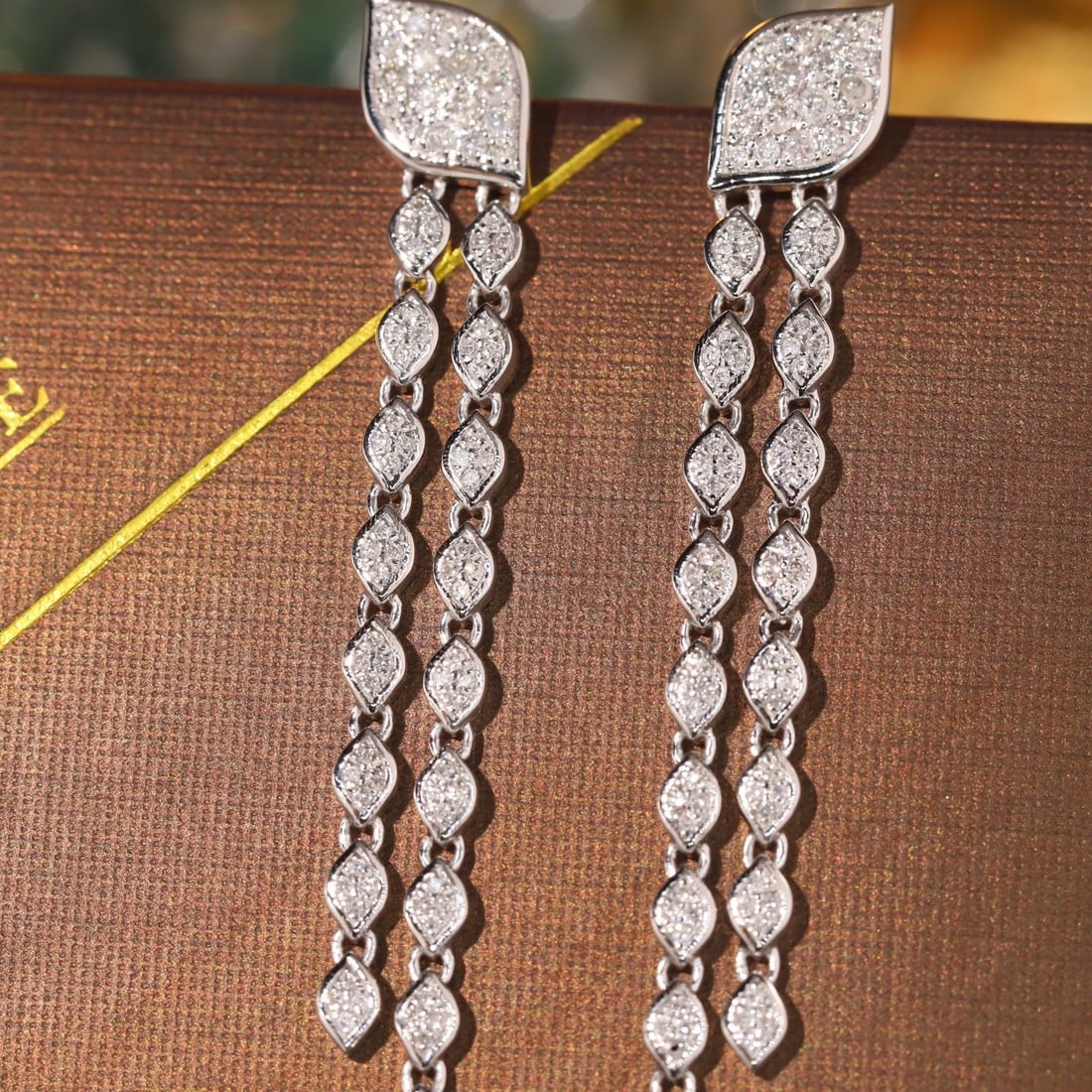 14k Gold 0.66 Ct Natural H Diamond Earrings: Ref:231156300 // gold content:14k gold // main gemstone:diamond // shape:round // carat weight:0. 66ct // clarity grade:vs-si // color:h // treatment:natural // cut grade:g // Condition: New Low