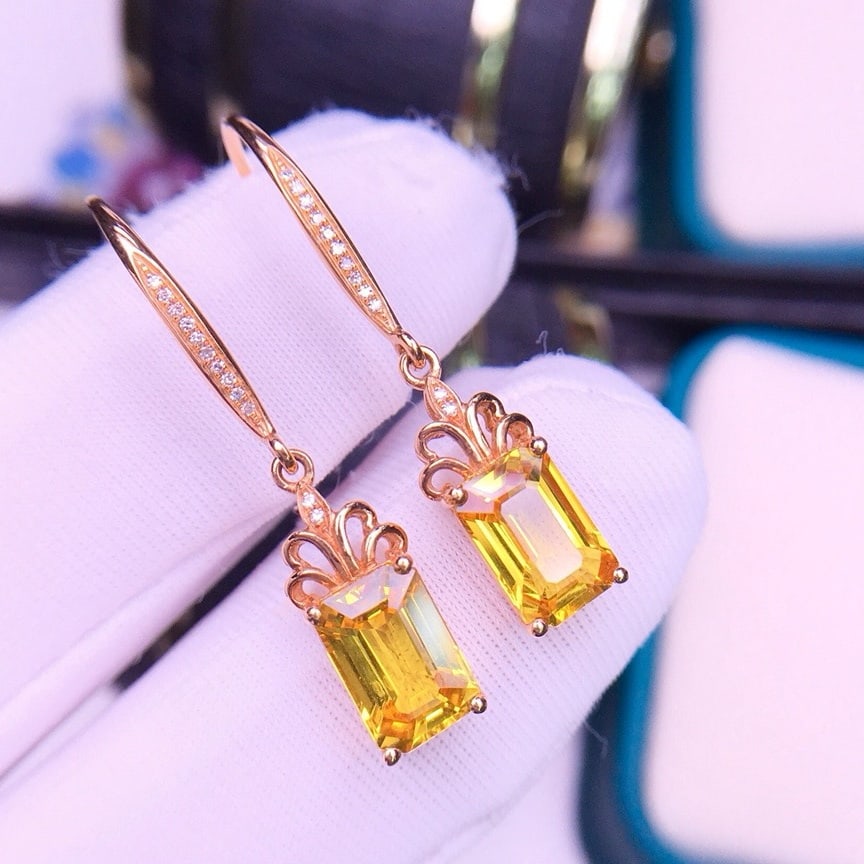 14k Gold 3.9 Ct Natural Sapphire & Diamond Earrings: Ref:231156304 // gold content:14k gold // main gemstone:sapphire // shape:octagonal // carat weight:3. 9ct // color:yellow // treatment:natural // // adjacent gemstone 2 : diamond // shape:round //