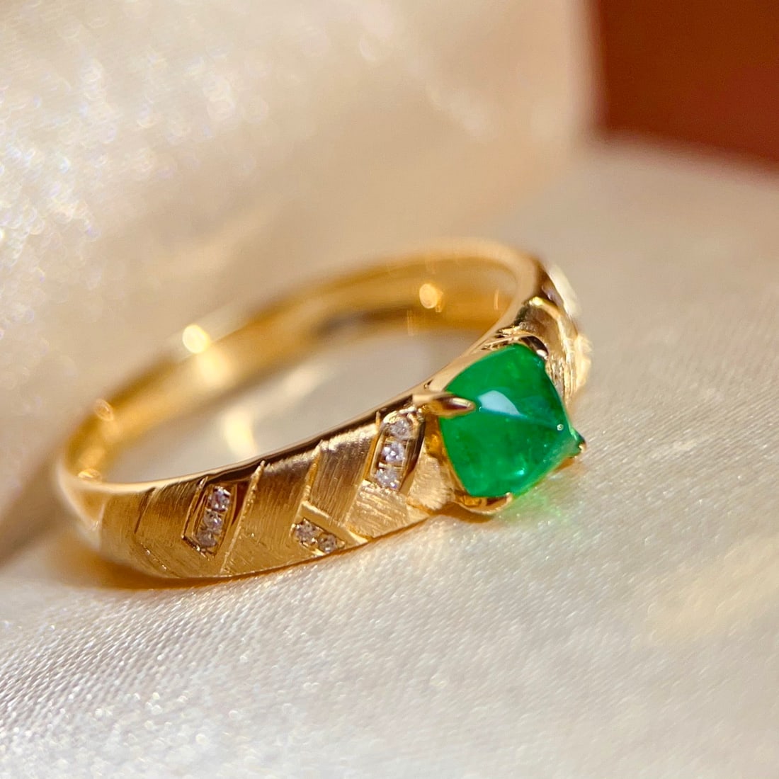 14k Gold 0.57 Ct Natural Emerald & Diamond Ring - 4