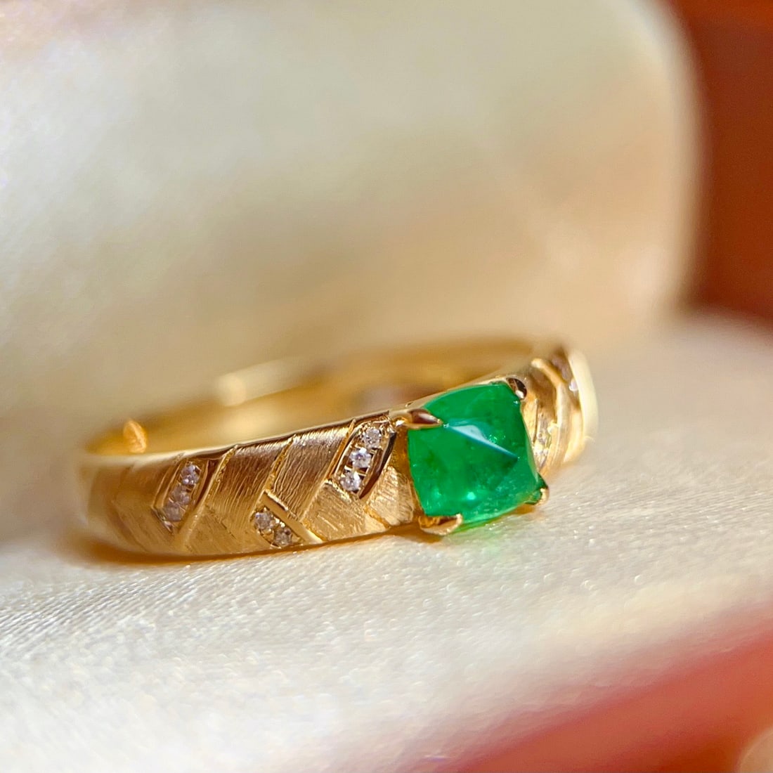 14k Gold 0.57 Ct Natural Emerald & Diamond Ring - 6