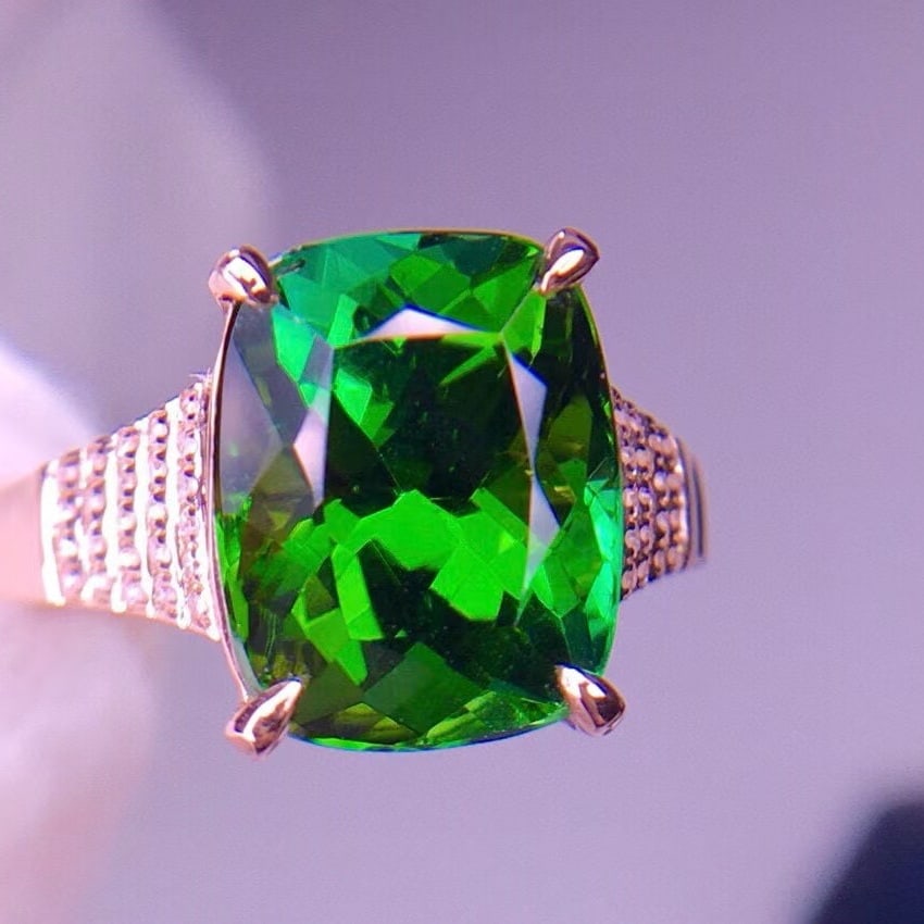 14k Gold 5.85 Ct Natural Tourmaline & Diamond Ring: Ref:231156327 // gold content:14k gold // ring size:7. 25us // // main gemstone:tourmaline // shape:cushion // carat weight:5. 85ct // color:green // treatment:natural // // adjacent gemstone 2 : diam