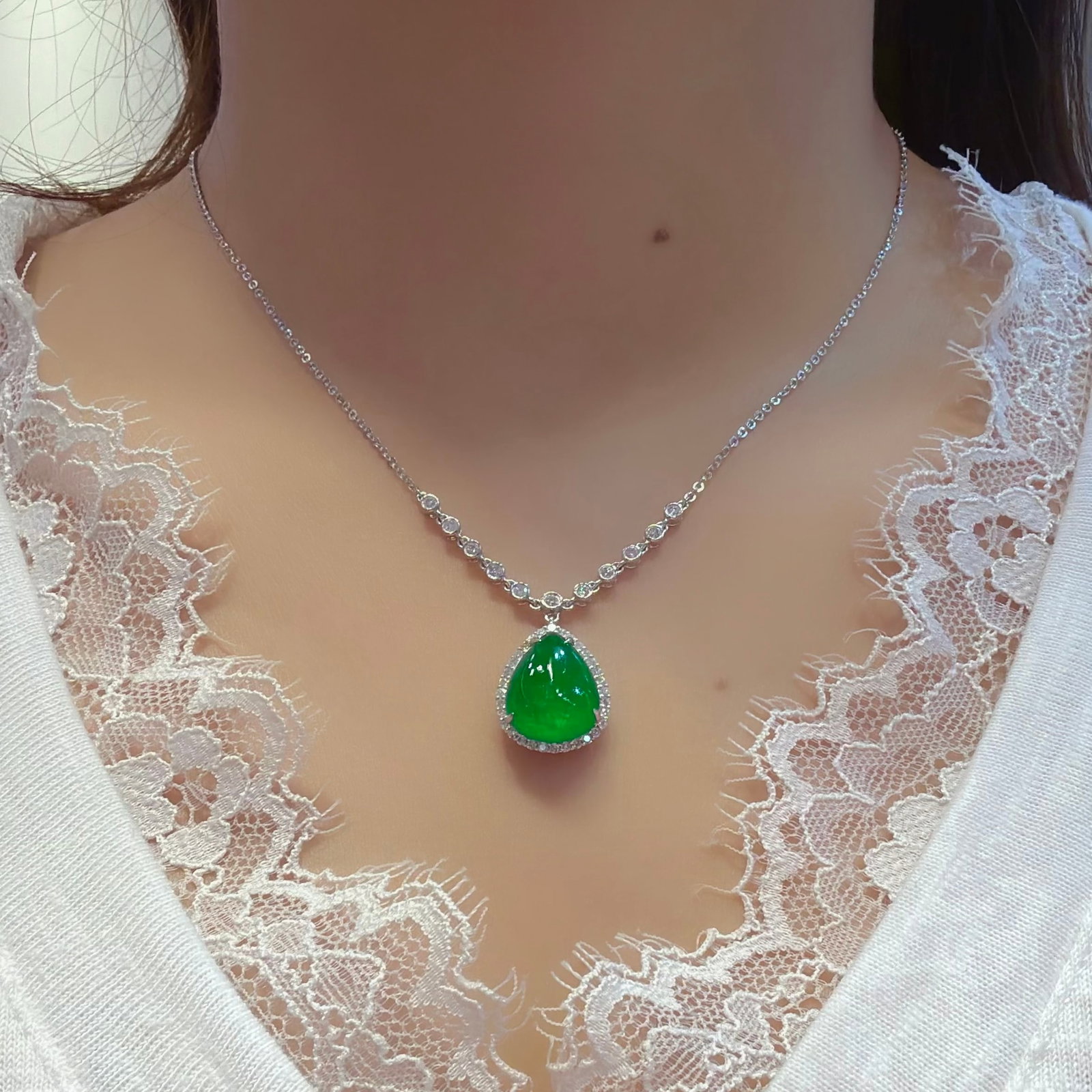 14k Gold 7.39 Ctw Natural Emerald & Diamond Necklace - 4