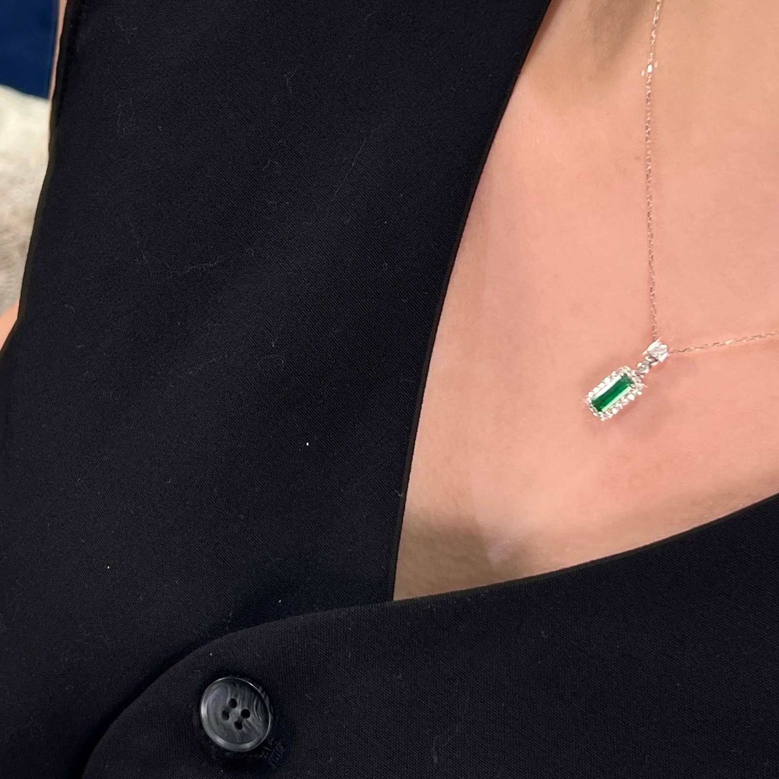 14k Gold 0.76 Ctw Vivid Green Natural Emerald & Diamond Necklace - 2