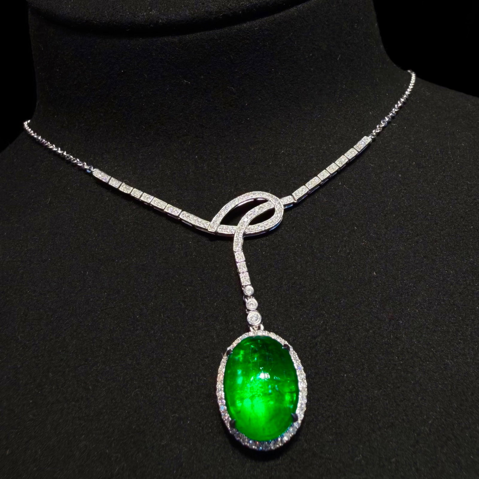 14k Gold 6.13 Ctw Natural Emerald & Diamond Necklace - 2