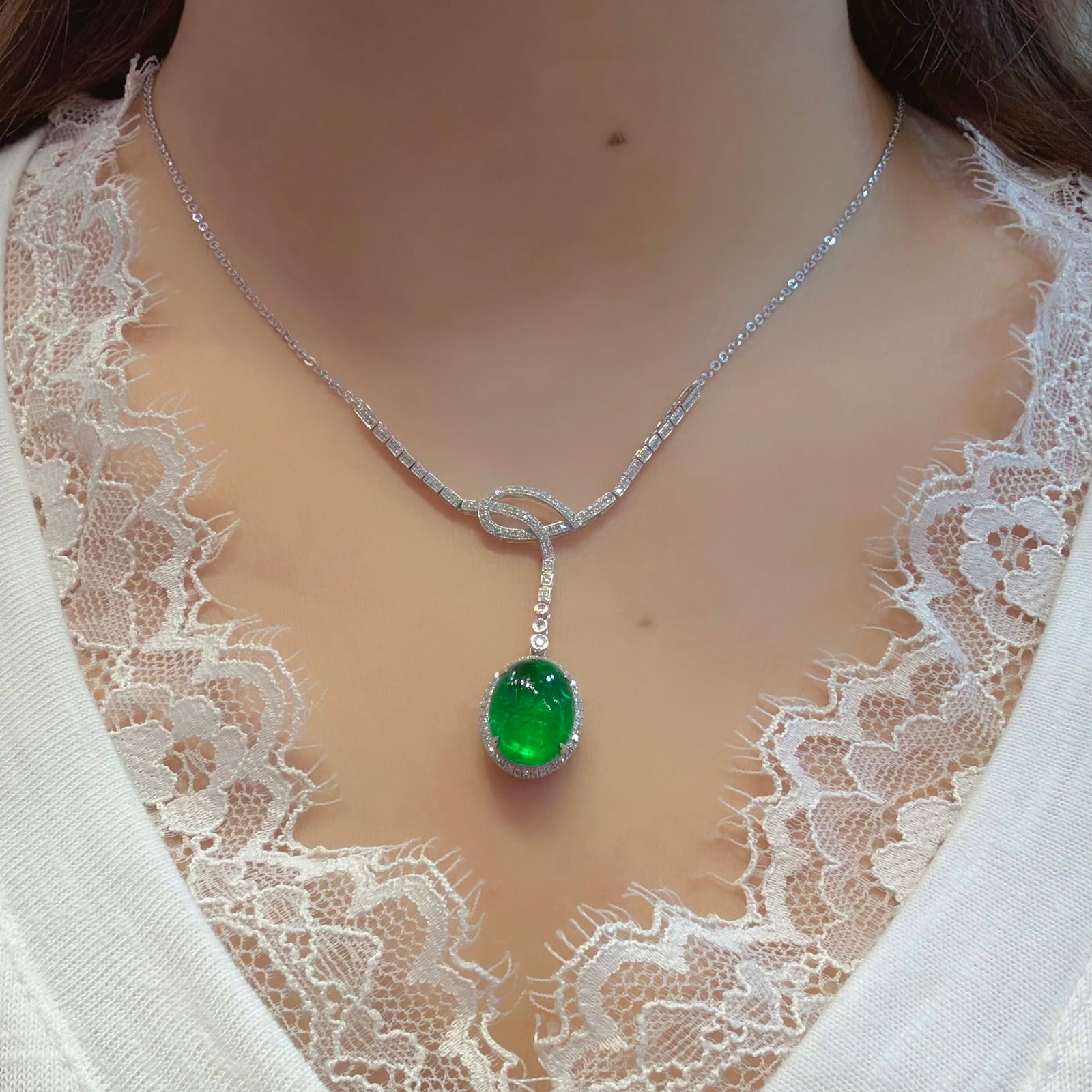 14k Gold 6.13 Ctw Natural Emerald & Diamond Necklace - 4