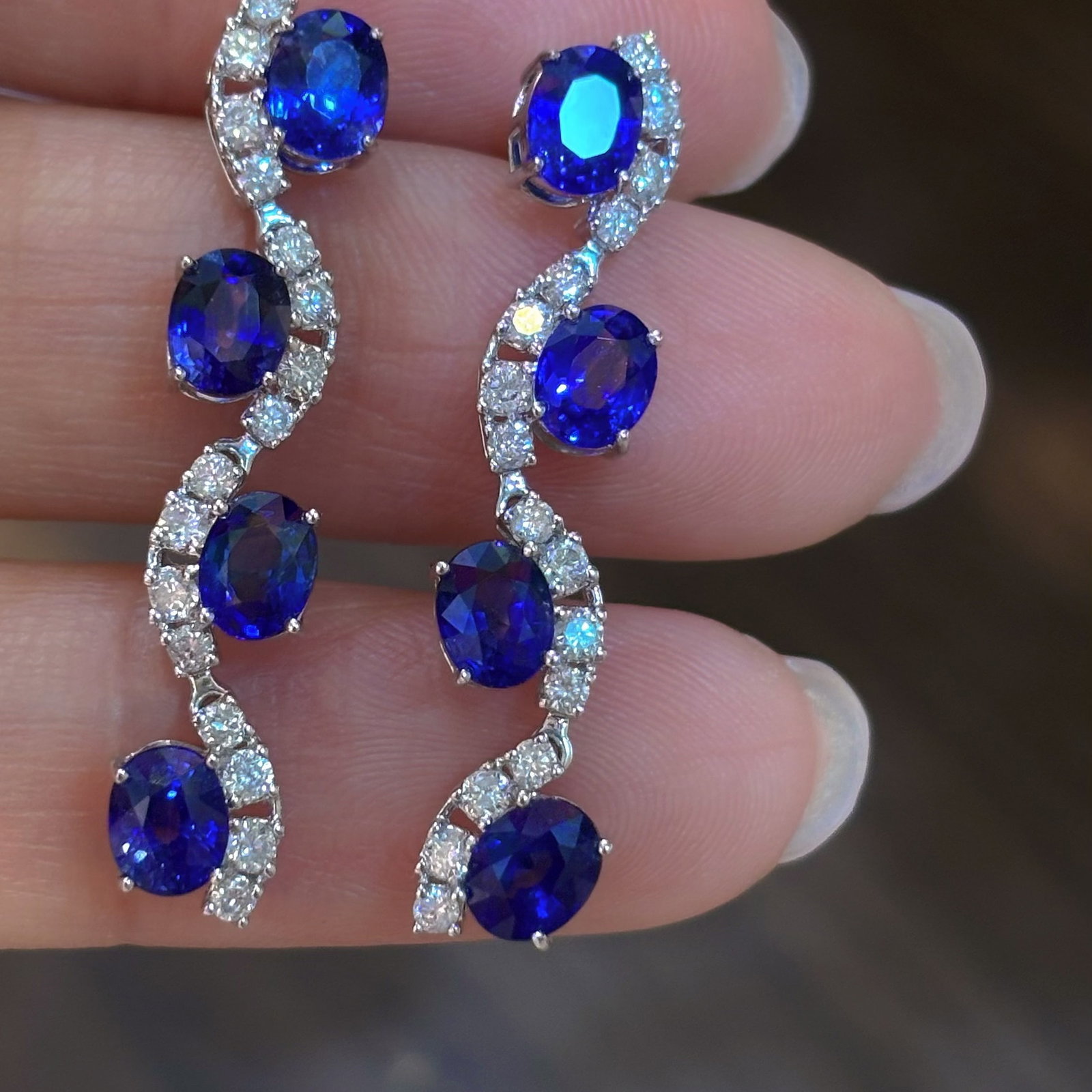 14k Gold 4.5 Ct Natural Sapphire & Diamond Earrings: Ref:231156336 // gold content:14k gold // main gemstone:sapphire // shape:oval // carat weight:4. 5ct // color:blue // treatment:natural // // adjacent gemstone 2 : diamond // shape:round // clarity g
