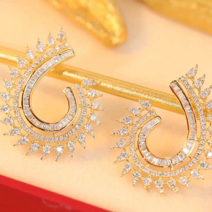 14k Gold 1.1 Ct Natural H Diamond Earrings: Ref:231156340 // gold content:14k gold // main gemstone:diamond // shape:multiple // carat weight:1. 1ct // clarity grade:vs-si // color:h // treatment:natural // Condition: New Low Estimate: 3300.00