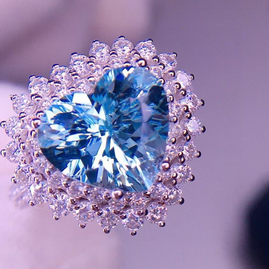 14k Gold 6.1 Ct Natural Aquamarine & Diamond Ring: Ref:231156348 // gold content:14k gold // ring size:7. 25us // // main gemstone:aquamarine // shape:heart // carat weight:6. 1ct // color:blue // treatment:natural // // adjacent gemstone 2 : diamond 