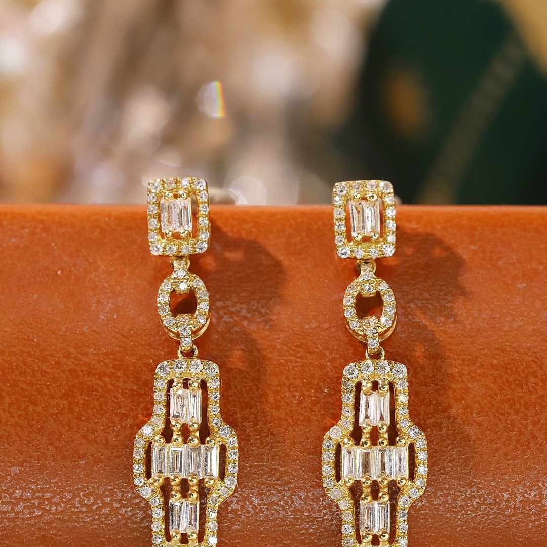14k Gold 0.5 Ct Natural H Diamond Earrings: Ref:231156349 // gold content:14k gold // main gemstone:diamond // shape:multiple // carat weight:0. 5ct // clarity grade:vs-si // color:h // treatment:natural // Condition: New Low Estimate: 2000.00