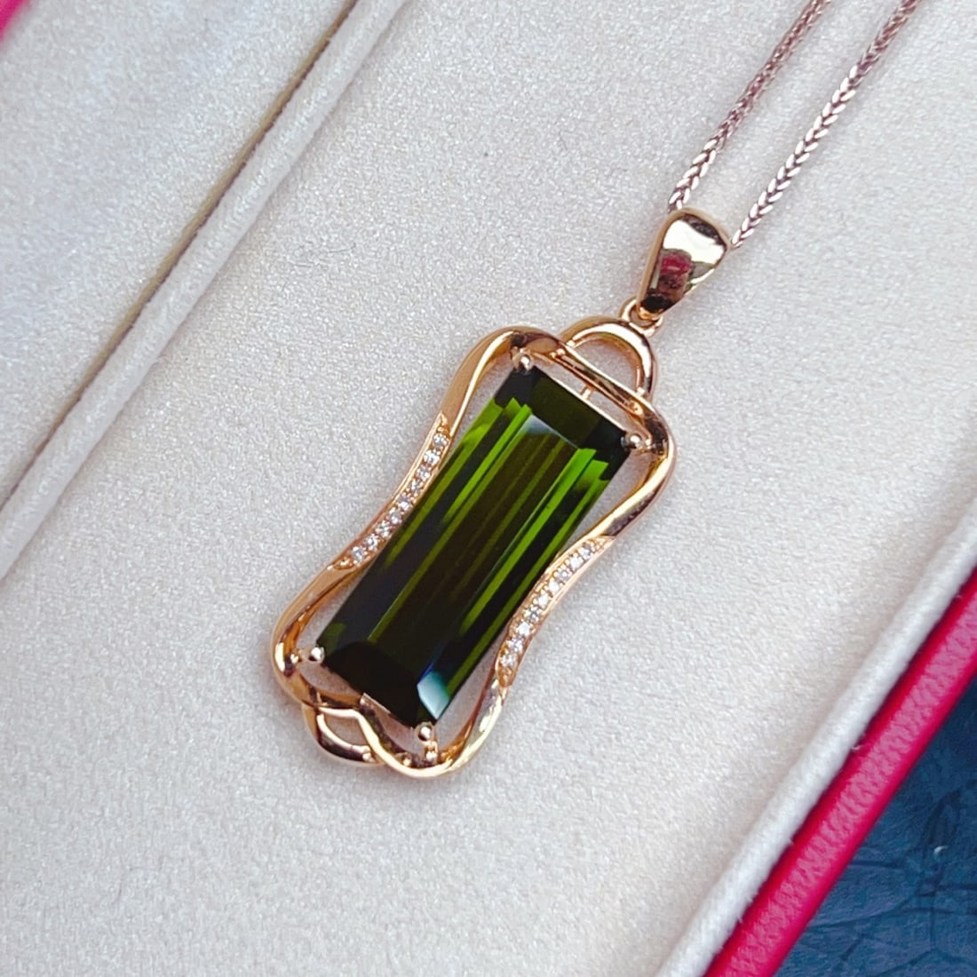 14k Gold 7.85 Ctw Natural Tourmaline & Diamond Pendant( Without Chain ): Ref:231156352 // gold content:14k gold // main gemstone:tourmaline // shape:octagonal // carat weight:7. 8ct // color:green // treatment:natural // // adjacent gemstone 2 : diamond // number of stones