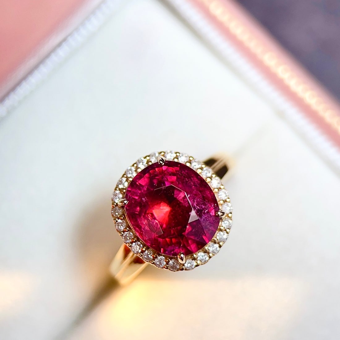 14k Gold 3.84 Ctw Natural Tourmaline & Diamond Ring: Ref:231156353 // gold content:14k gold // ring size:7. 25us // // main gemstone:tourmaline // shape:oval // carat weight:3. 6ct // color:red // treatment:natural // // adjacent gemstone 2 : diamond //