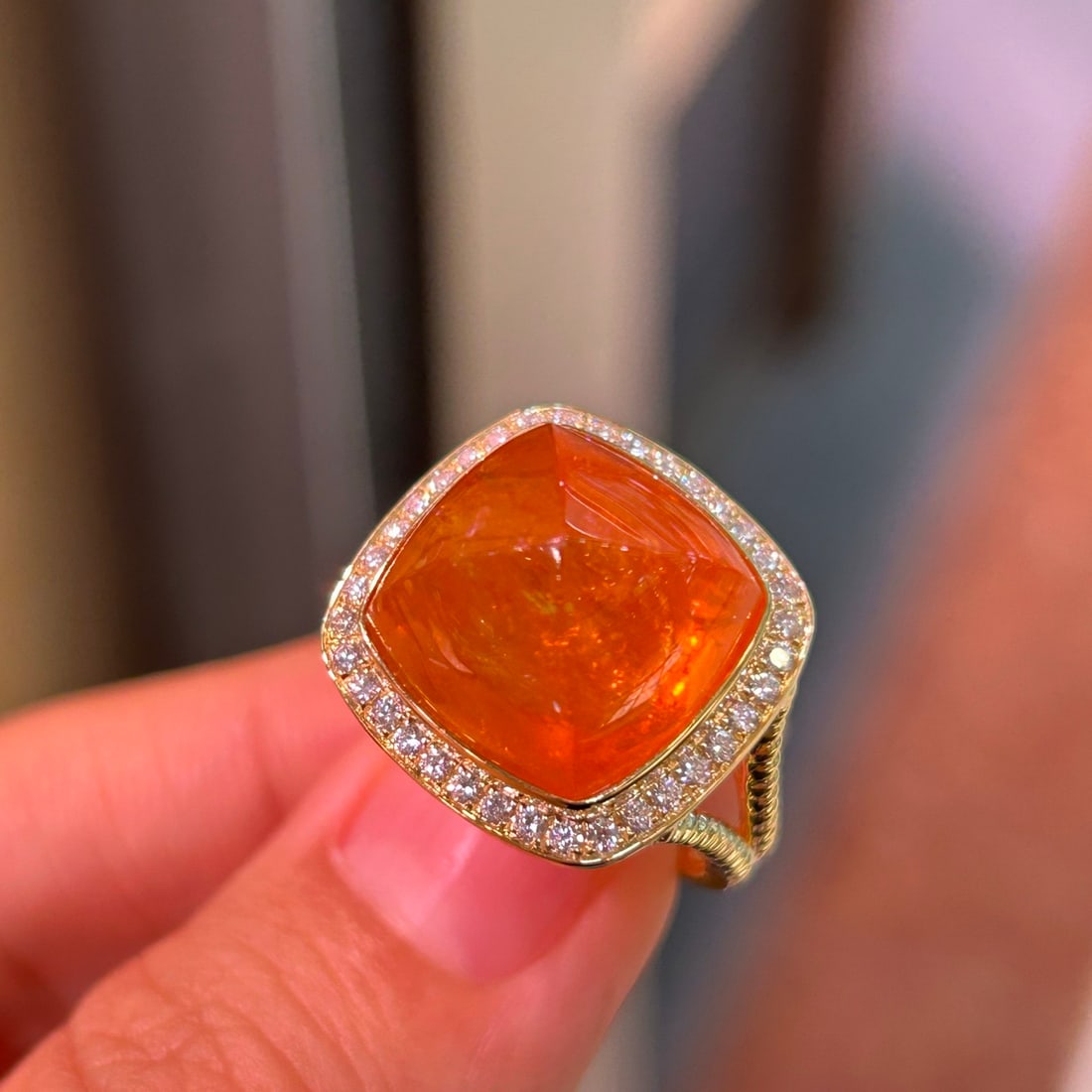 14k Gold 21.63 Ctw Natural Spessartine & Diamond Ring: Ref:231156361 // gold content:14k gold // ring size:7. 25us // // main gemstone:spessartine // shape:sugar-loaf // carat weight:21. 34ct // color:orange // treatment:natural // // adjacent gemstone 2 