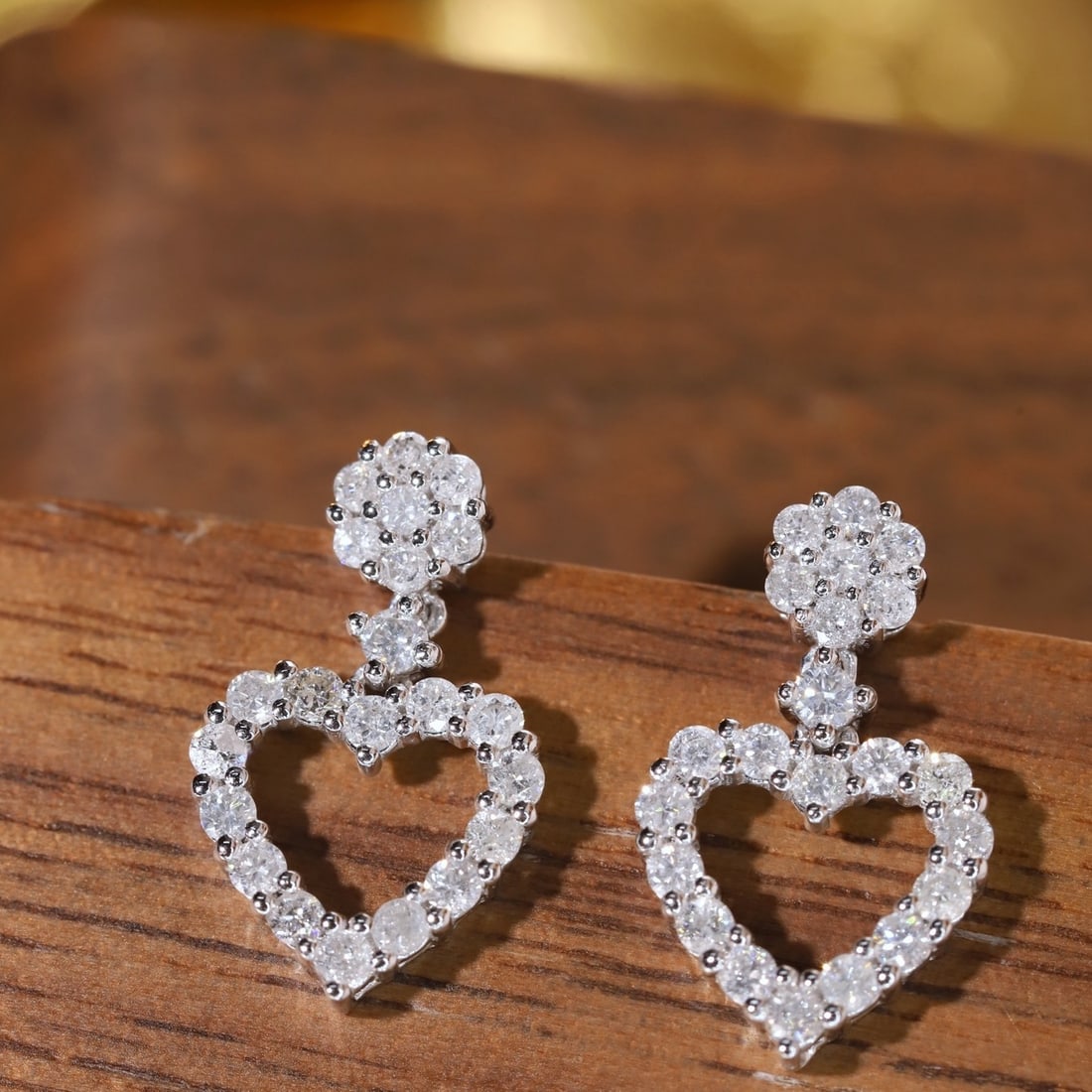 14k Gold 0.76 Ct Natural H Diamond Earrings: Ref:231156370 // gold content:14k gold // main gemstone:diamond // shape:round // carat weight:0. 76ct // clarity grade:vs-si // color:h // treatment:natural // cut grade:g // Condition: New Low