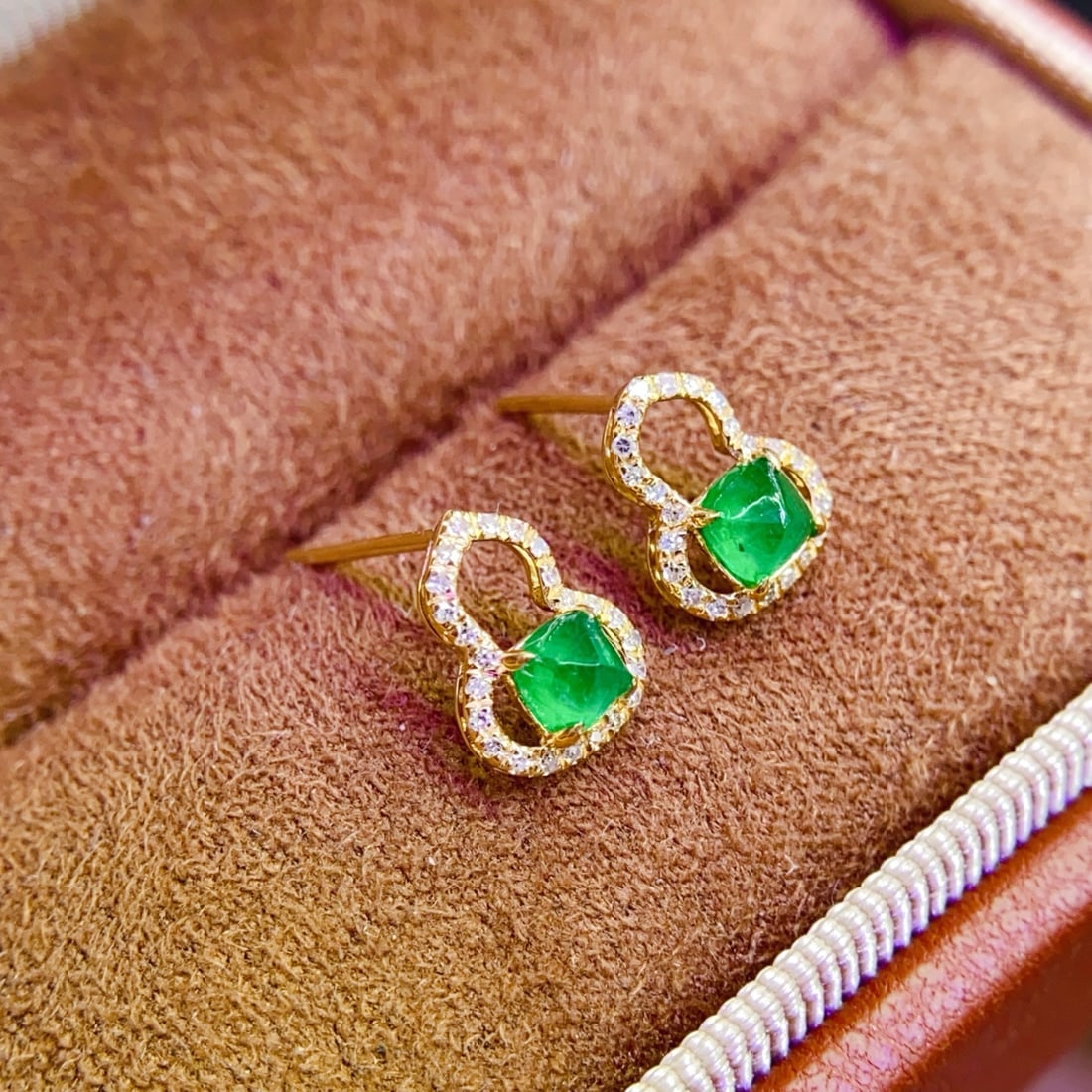 14k Gold 0.53 Ct Natural Emerald & Diamond Earrings - 2