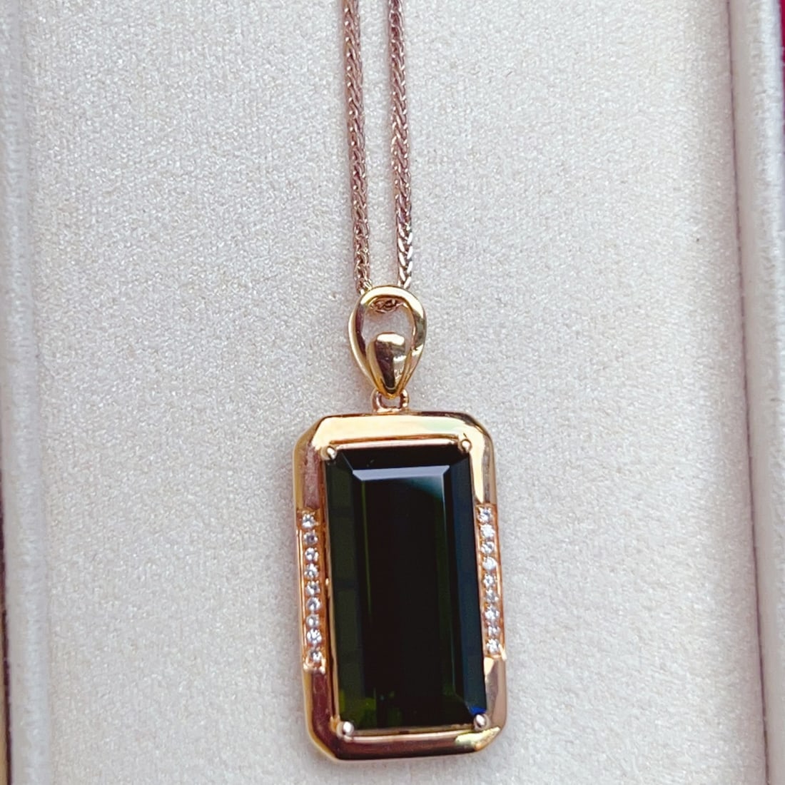 14k Gold 7.85 Ctw Natural Tourmaline & Diamond Pendant( Without Chain ): Ref:231156378 // gold content:14k gold // main gemstone:tourmaline // shape:octagonal // carat weight:7. 8ct // color:green // treatment:natural // // adjacent gemstone 2 : diamond // number of
