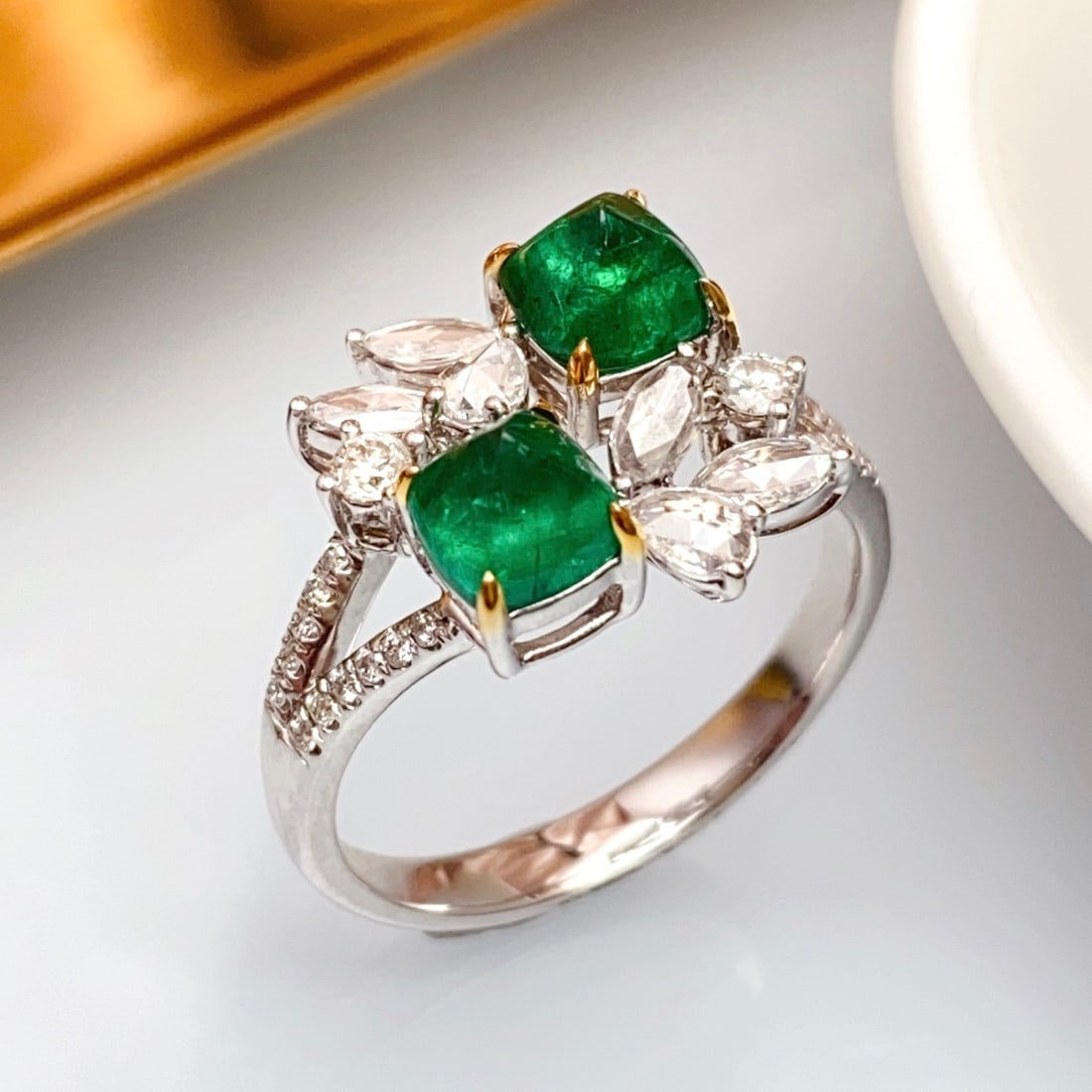 14k Gold 1.65 Ct Vivid Green Natural Emerald & Diamond Ring - 3