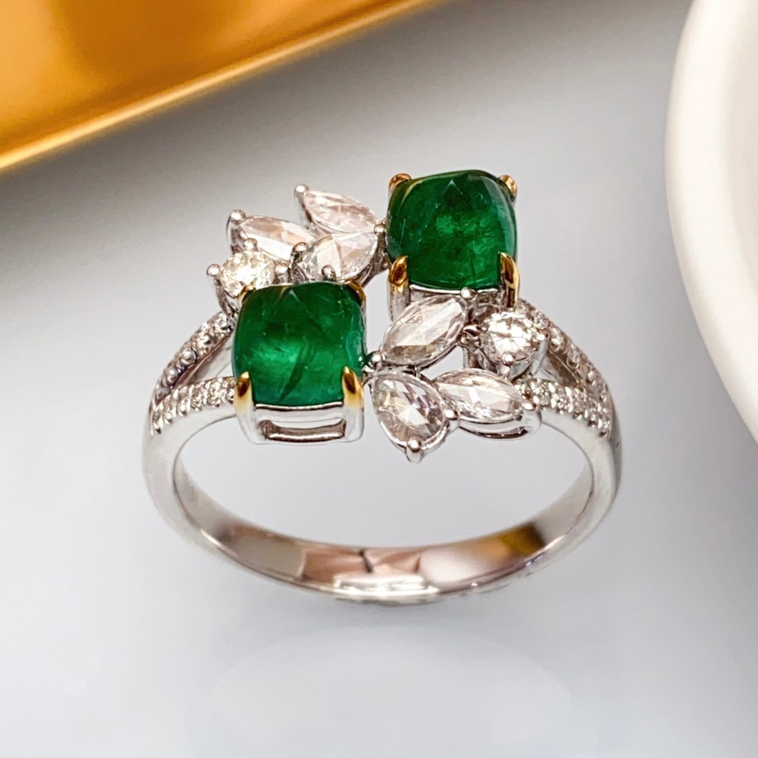 14k Gold 1.65 Ct Vivid Green Natural Emerald & Diamond Ring - 4