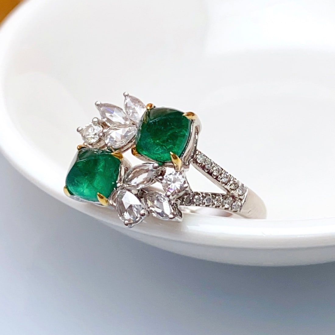 14k Gold 1.65 Ct Vivid Green Natural Emerald & Diamond Ring - 6