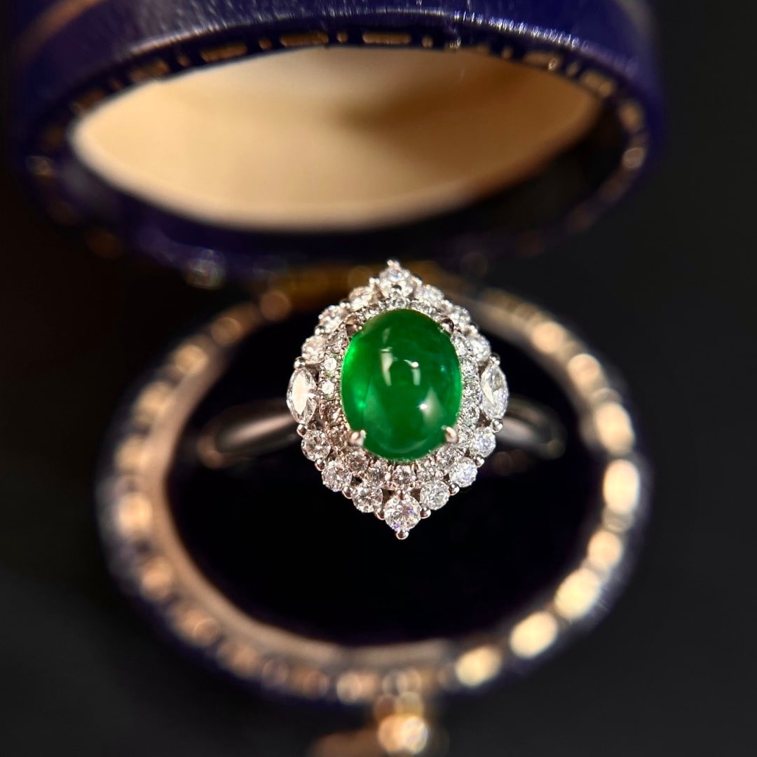 14k Gold 1.51 Ctw Vivid Green Natural Emerald & Diamond Ring: Ref:231156381 // gold content:14k gold // ring size:7. 25us // // main gemstone:emerald // shape:oval // carat weight:1. 15ct // color:vivid green // treatment:natural // // adjacent gemstone 2 : diam