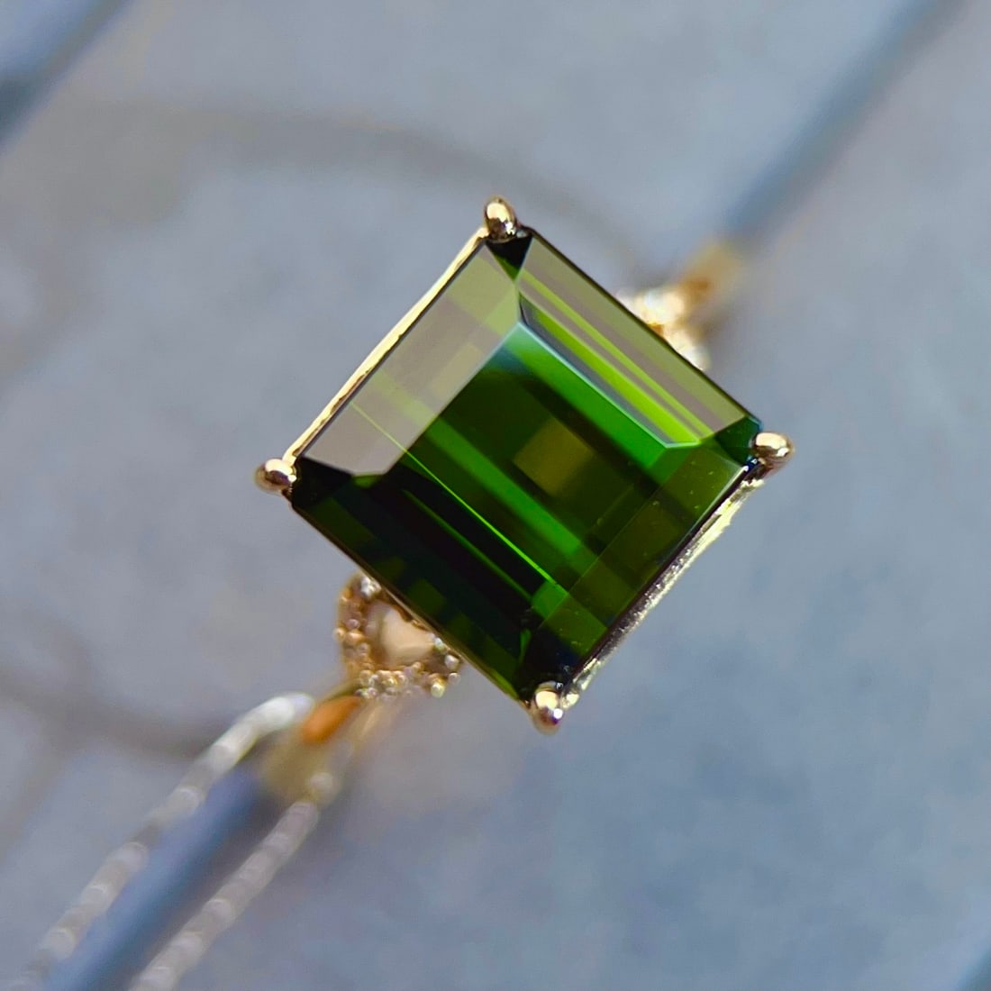 14k Gold 4.24 Ctw Natural Tourmaline & Diamond Ring: Ref:231156390 // gold content:14k gold // ring size:7. 25us // // main gemstone:tourmaline // shape:octagonal // carat weight:4. 2ct // color:green // treatment:natural // // adjacent gemstone 2 :