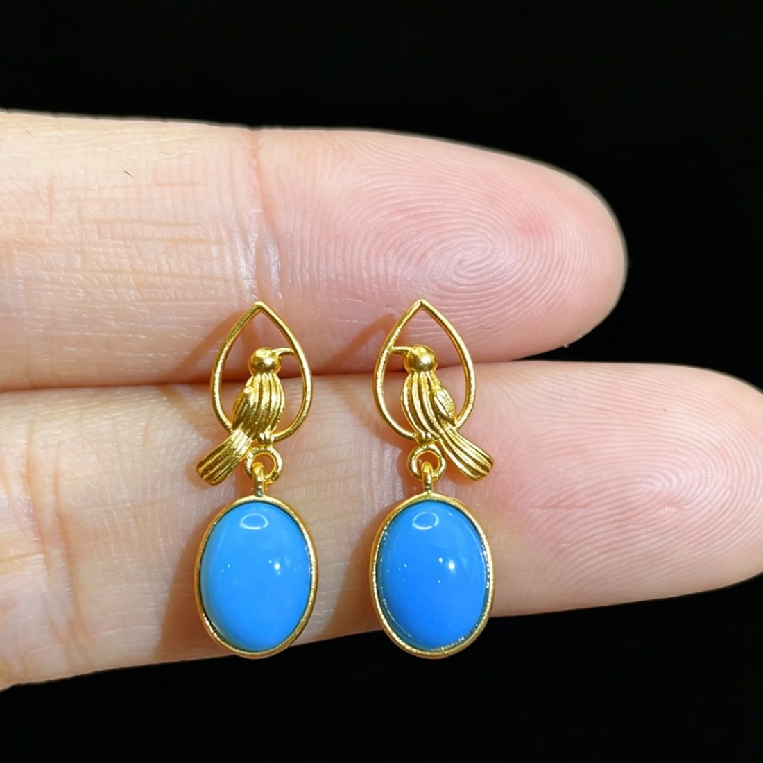 14k Gold 2.25 Ct Natural Blue Turquoise Earrings: Ref:231156391 // gold content:14k gold // main gemstone:blue turquoise // shape:oval // carat weight:2. 25ct // color:blue // treatment:natural // Condition: New Low Estimate: 2000.00 High Estimate: