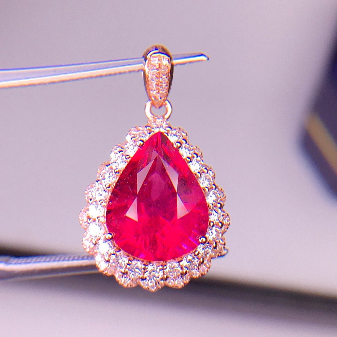 14k Gold 4.66 Ct Natural Tourmaline & Diamond Pendant( Without Chain ): Ref:231156397 // gold content:14k gold // main gemstone:tourmaline // shape:pear // carat weight:4. 66ct // color:red // treatment:natural // // adjacent gemstone 2 : diamond // shape:round //