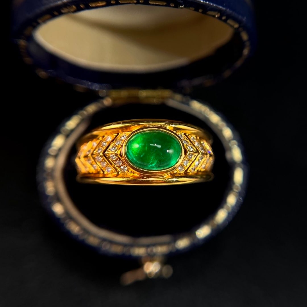 14k Gold 1.20 Ctw Vivid Green Natural Emerald & Diamond Ring: Ref:231156398 // gold content:14k gold // ring size:7. 25us // // main gemstone:emerald // shape:oval // carat weight:1. 00ct // color:vivid green // treatment:natural // // adjacent gemstone 2 : diam