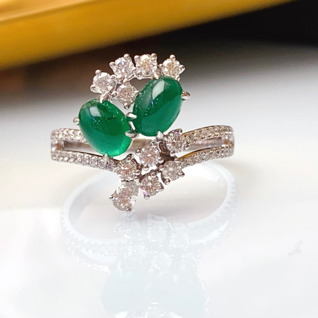 14k Gold 1.50 Ct Natural Emerald & Diamond Ring: Ref:231156406 // gold content:14k gold // ring size:7. 25us // // main gemstone:emerald // shape:oval // carat weight:1. 50ct // color:green // treatment:natural // // adjacent gemstone 2 : diamond //