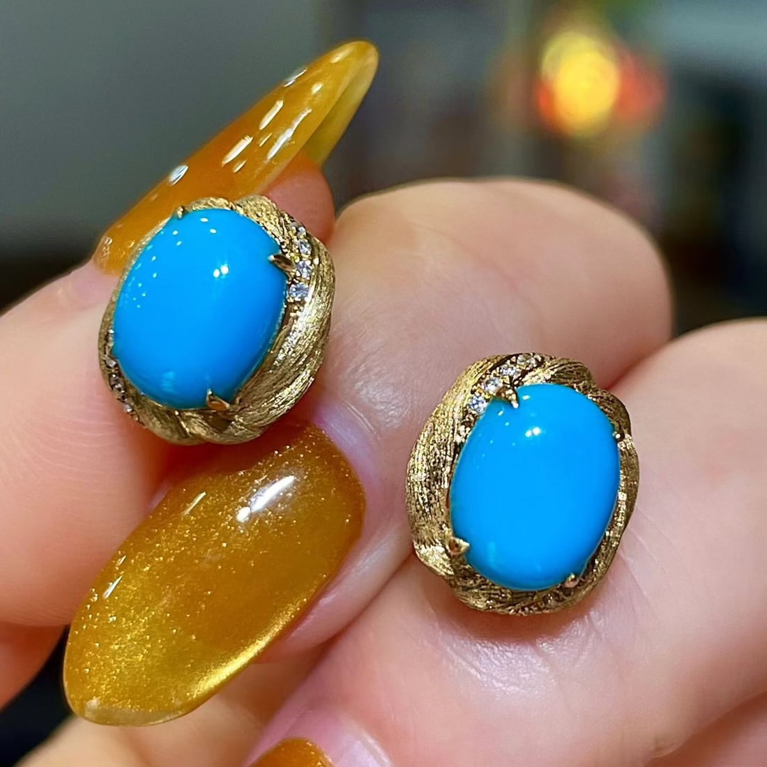 14k Gold 3.75 Ctw Natural Blue Turquoise & Diamond Earrings: Ref:231156409 // gold content:14k gold // main gemstone:blue turquoise // shape:oval // carat weight:3. 69ct // color:blue // treatment:natural // // adjacent gemstone 2 : diamond // shape:round //