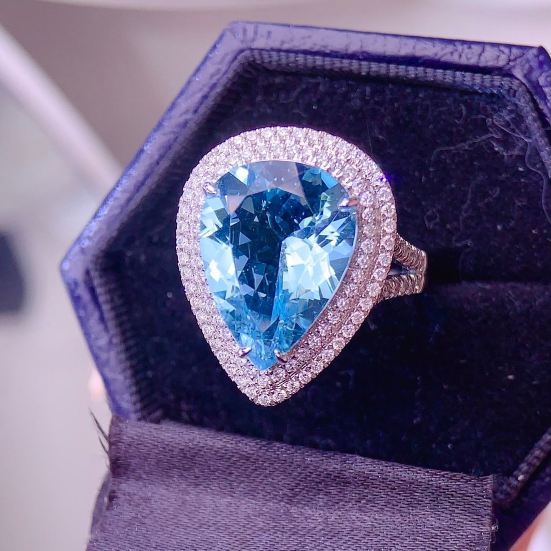 14k Gold 4.6 Ct Natural Aquamarine & Diamond Ring: Ref:231156412 // gold content:14k gold // ring size:7. 25us // // main gemstone:aquamarine // shape:pear // carat weight:4. 6ct // color:blue // treatment:natural // // adjacent gemstone 2 : diamond /