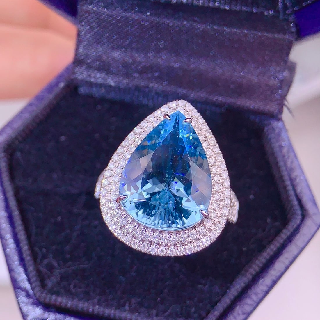 14k Gold 4.6 Ct Natural Aquamarine & Diamond Ring - 3