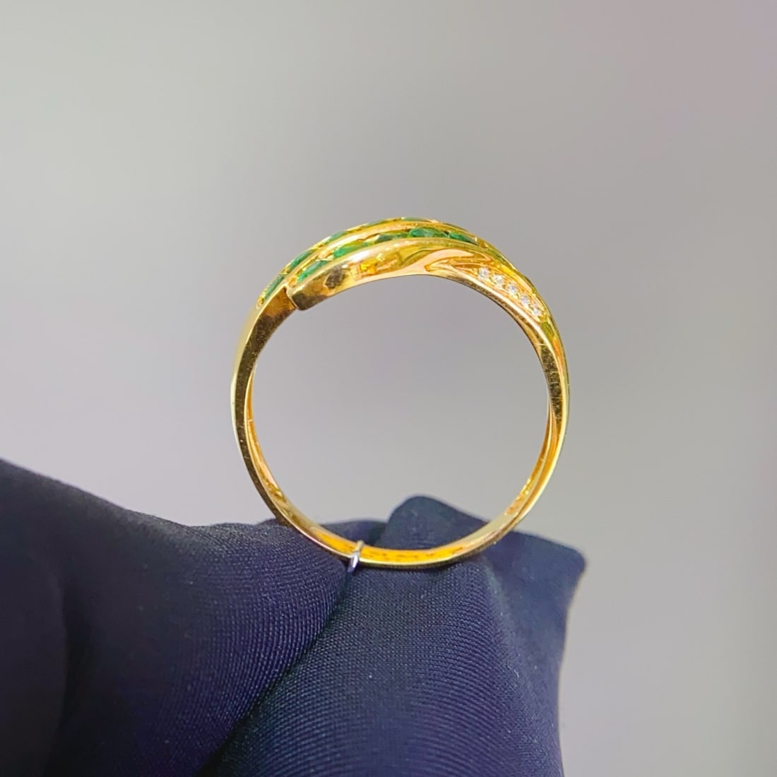 14k Gold 0.9 Ct Natural Emerald & Diamond Ring - 4