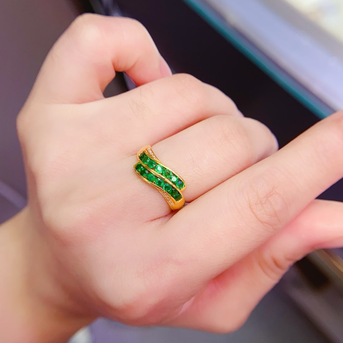 14k Gold 0.9 Ct Natural Emerald & Diamond Ring - 6