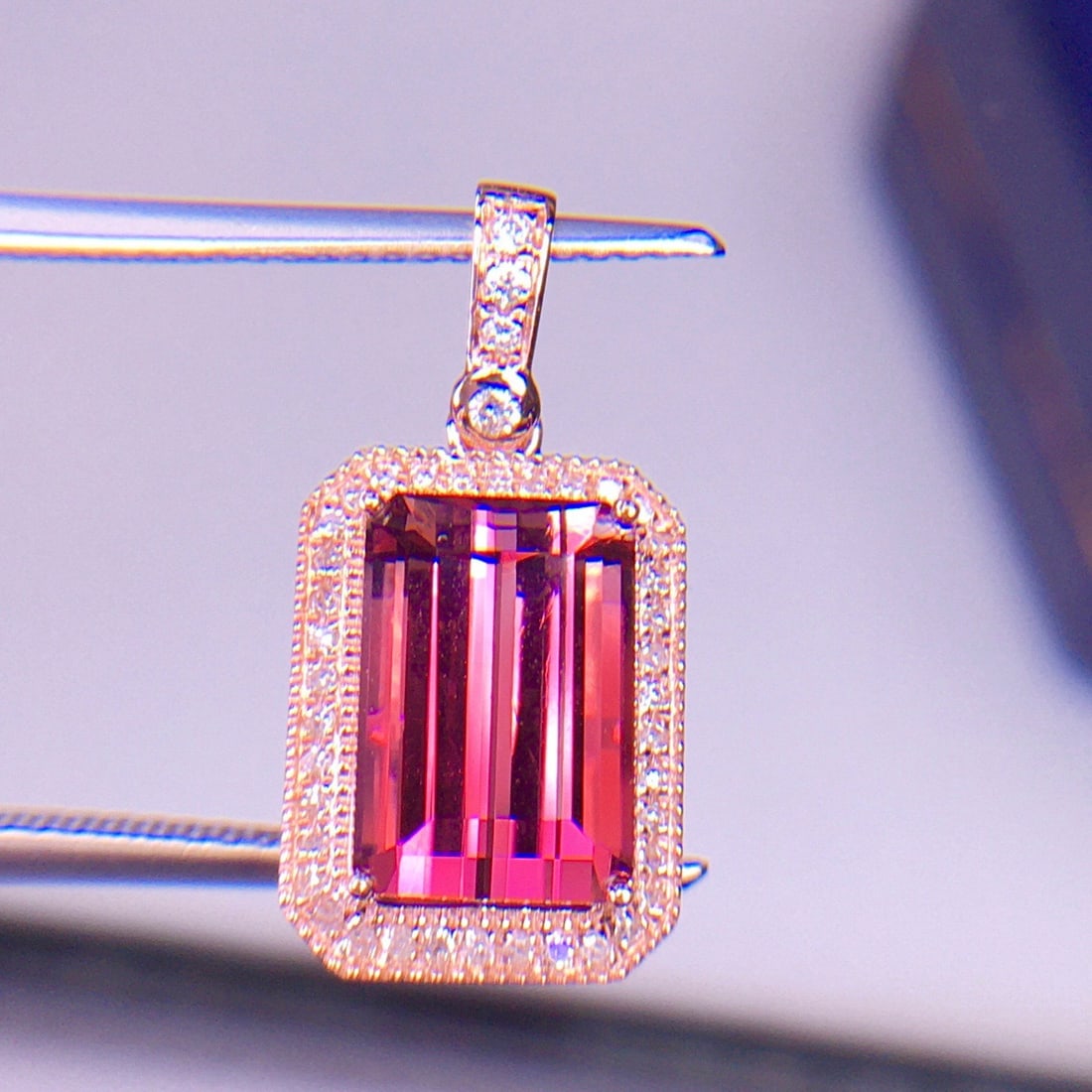 14k Gold 3.56 Ct Natural Tourmaline & Diamond Pendant( Without Chain ): Ref:231156421 // gold content:14k gold // main gemstone:tourmaline // shape:octagonal // carat weight:3. 56ct // color:red // treatment:natural // // adjacent gemstone 2 : diamond // shape:round //