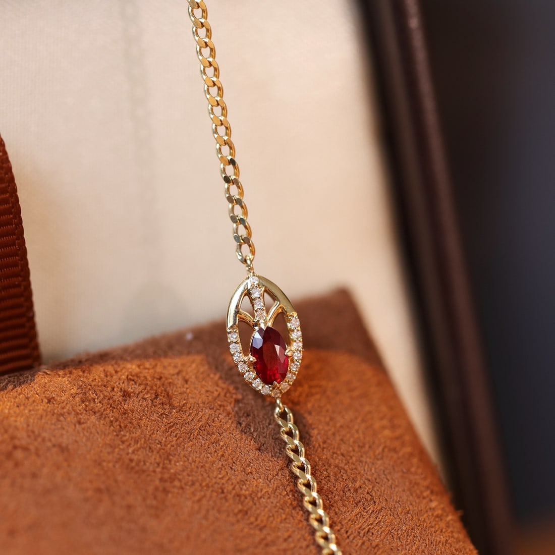 14k Gold 0.24 Ctw Natural Ruby & Diamond Bracelet: Ref:231156440 // gold content:14k gold // main gemstone:ruby // shape:oval // carat weight:0. 2ct // color:red // treatment:natural // // adjacent gemstone 2 : diamond // shape:round // carat
